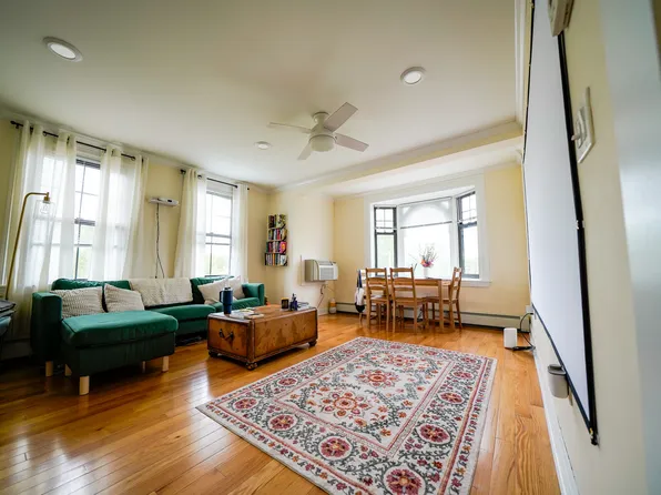 217 Commonwealth Ave, Chestnut Hill, MA