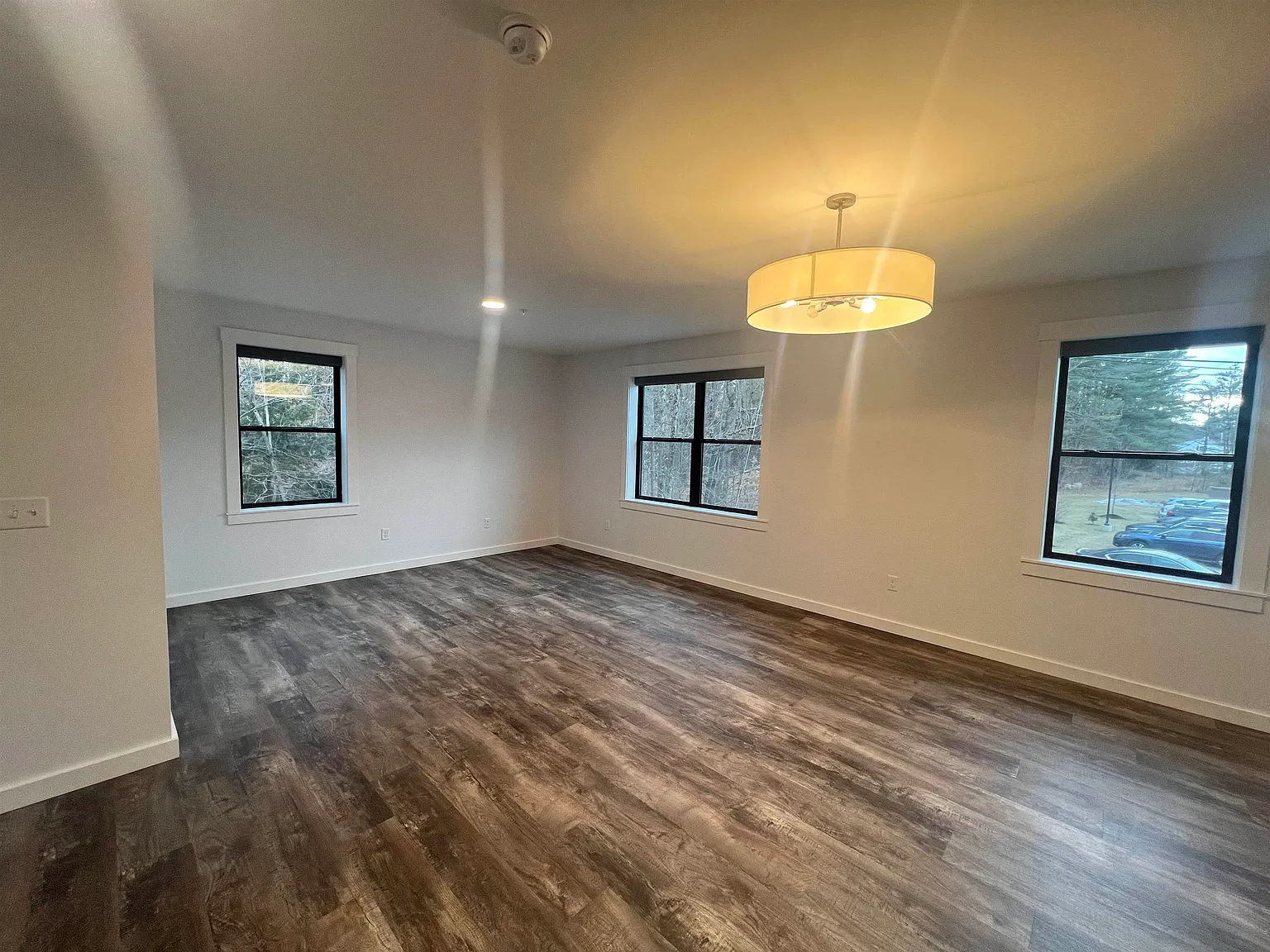 2 bed, 1.0 bath, 800 sqft, $2,400 — Photo 3