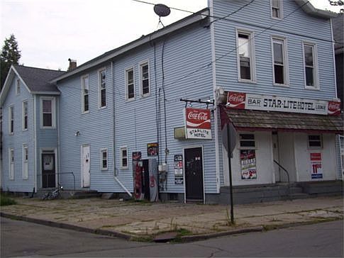 2nd image of 901 W 4th St