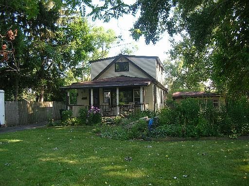 1st image of 1827 E Lincoln Ave