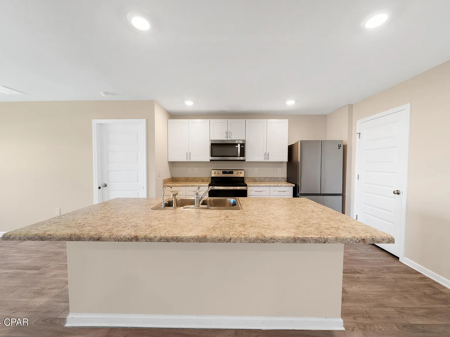 3 bed, 1577 sqft, $2,100 — Photo 3