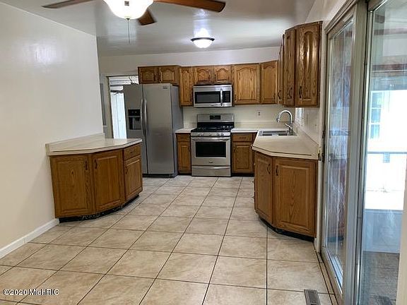 5th image of 1117 Oakwood Dr
