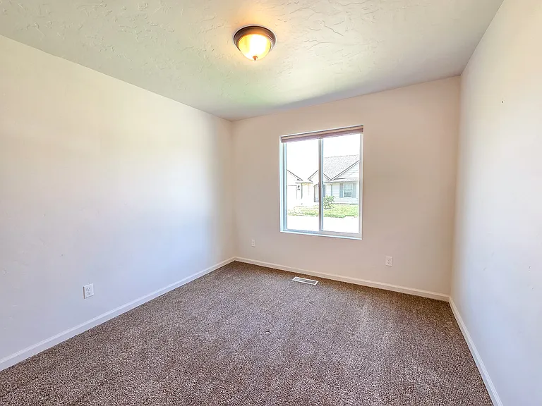 262 Ash Loop — Photo 6