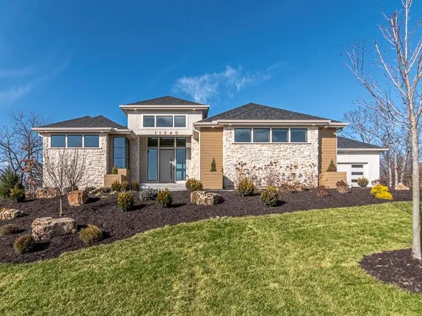 11540 S Deer Ridge Dr, Olathe, KS 66061