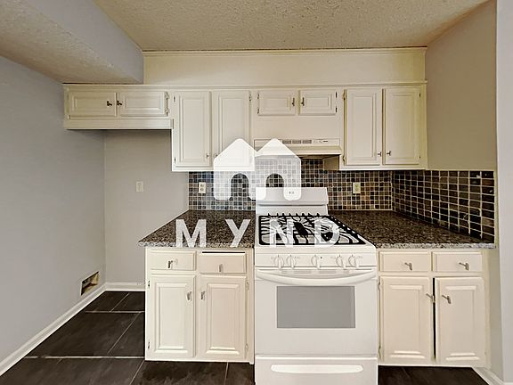 4th image of 702 Twin Brooks Ct