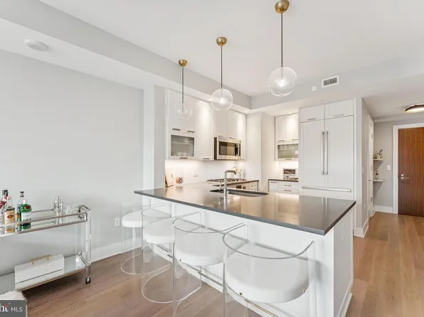 4960 Fairmont Ave APT 904, Bethesda, MD 20814