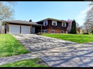 2242 Midhurst Rd, Downers Grove, IL 60516