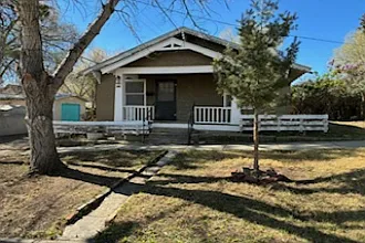 425 W Apache Ave — Photo 1