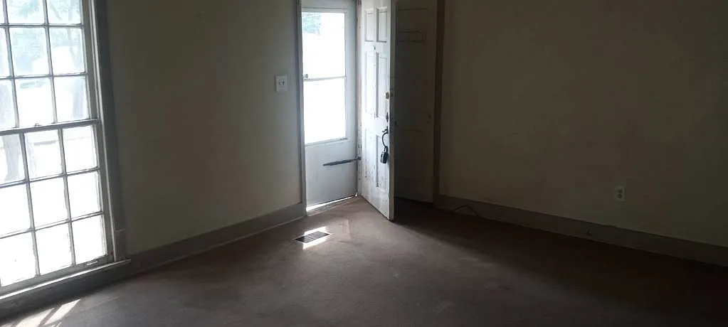 136 Shadowlawn Drive - 1 — Photo 3