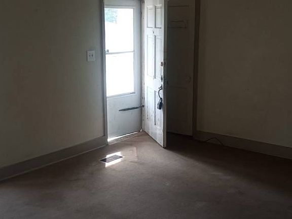 3rd image of 136 Shadow Lawn Dr #1