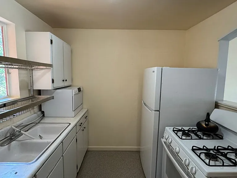 415 E Hersey St — Photo 4