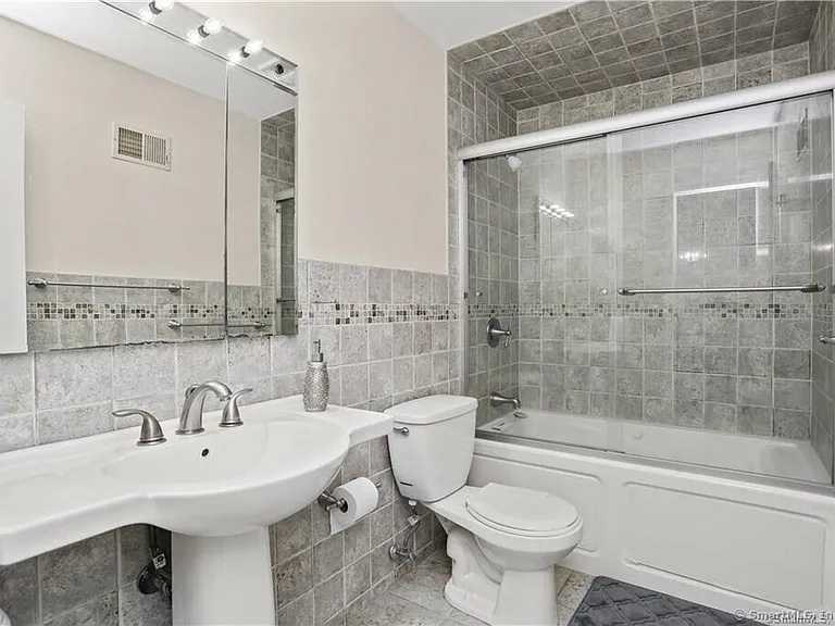 237 Strawberry Hill Ave #42 — Photo 16
