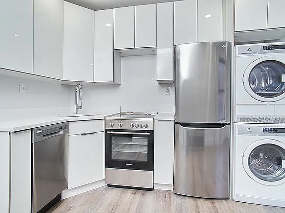 2nd image of 219 13th St APT 20