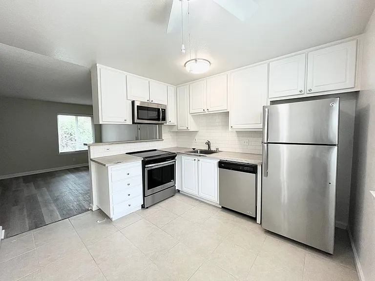 1711 Q Street — Photo 4