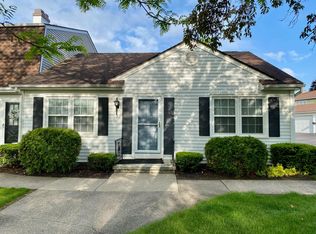 118 New Wickham Dr, Penfield, NY 14526
