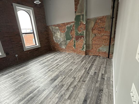 4th image of 218 Huron Ave #302