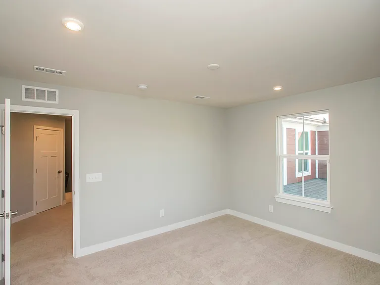 103 Great Falls Ct — Photo 31