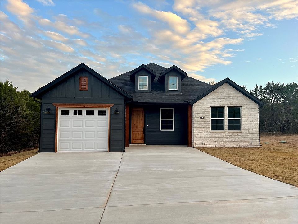1st image of 3201 Lakeside Dr