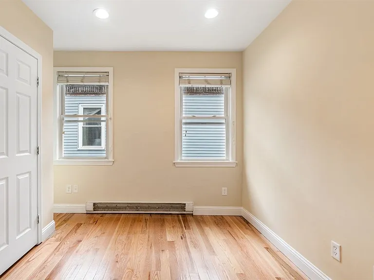 570 Washington St #3 — Photo 6