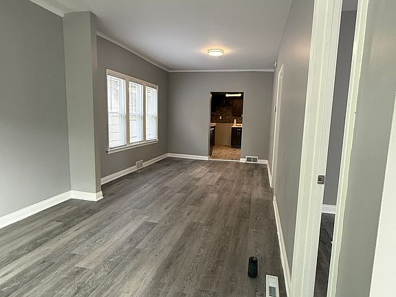 2nd image of 352 W 116th St