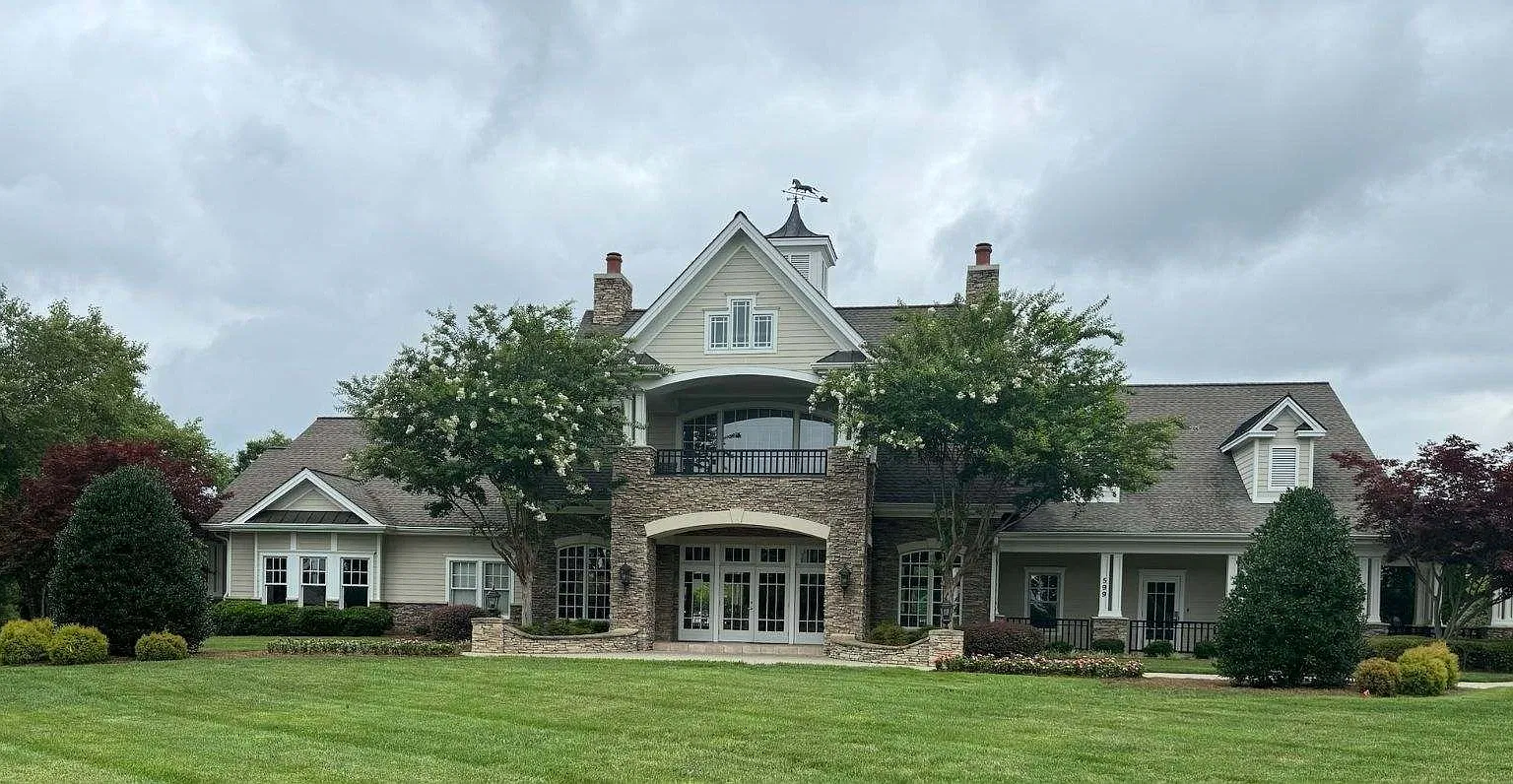 4 bed, 2852 sqft, $2,300 — Photo 2