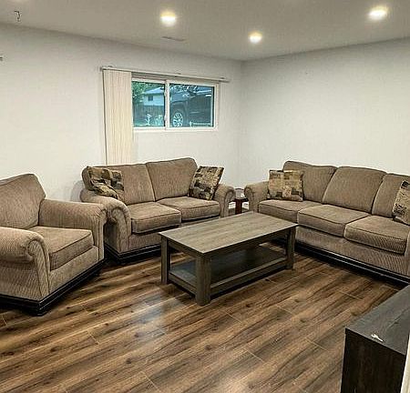 3rd image of 3237 Corry Cres S