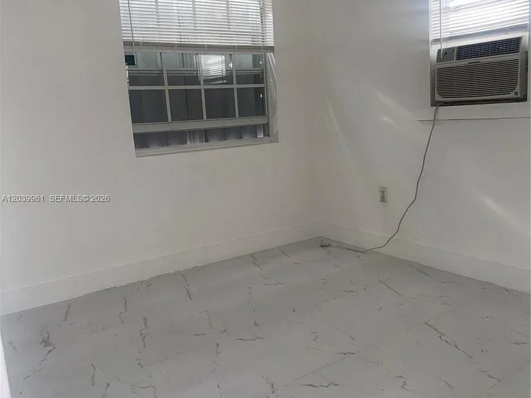 713 NW 4th St — Photo 6