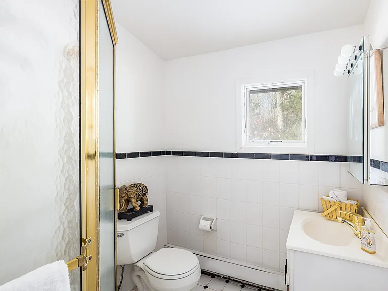 82 Springy Banks Rd — Photo 15