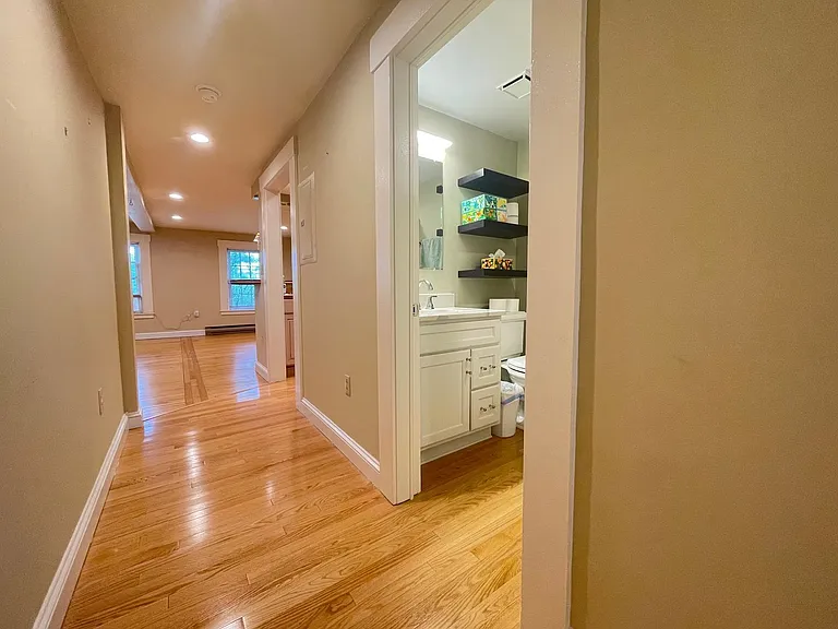 131 W Merrimack St #3 — Photo 11