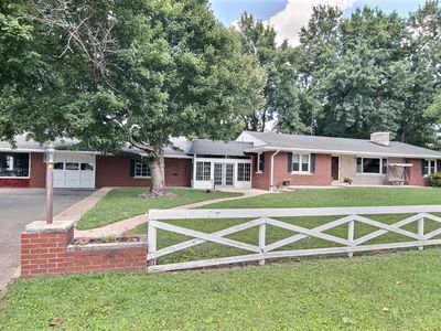 1030 W Monroe St, Auburn, IL, 62615