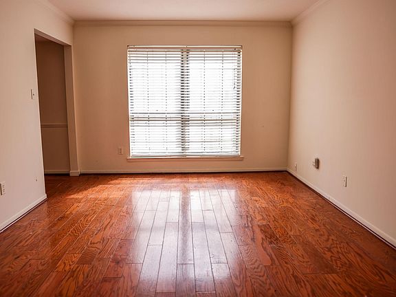 3rd image of 852 Sun Valley Rd