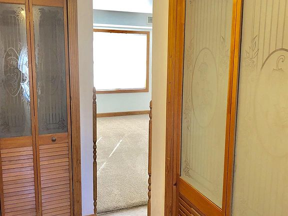 2nd image of 18 Tenandaho Ln