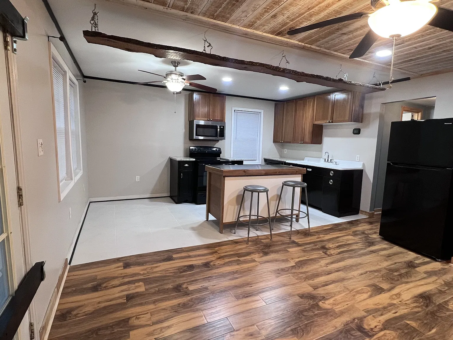 2040 Cambridge Ave — Photo 3