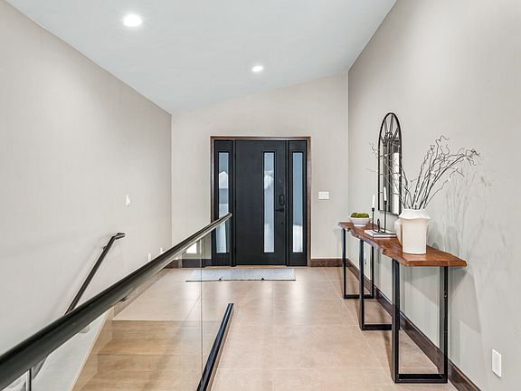 4th image of 5045 Lakeshore Dr #B