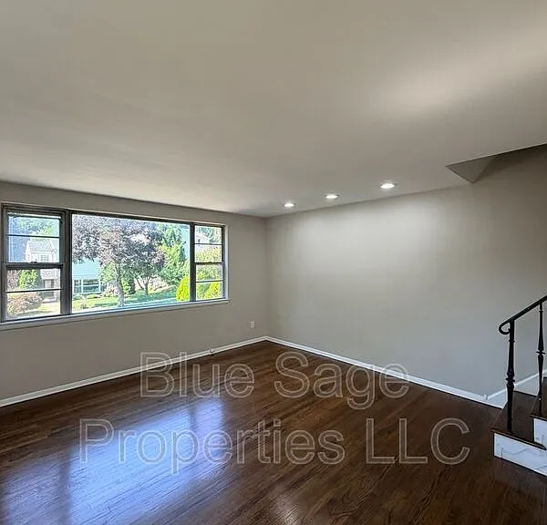 205 Juniper Rd — Photo 3