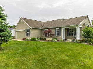 982 Water View Ln, Fenton, MI 48430