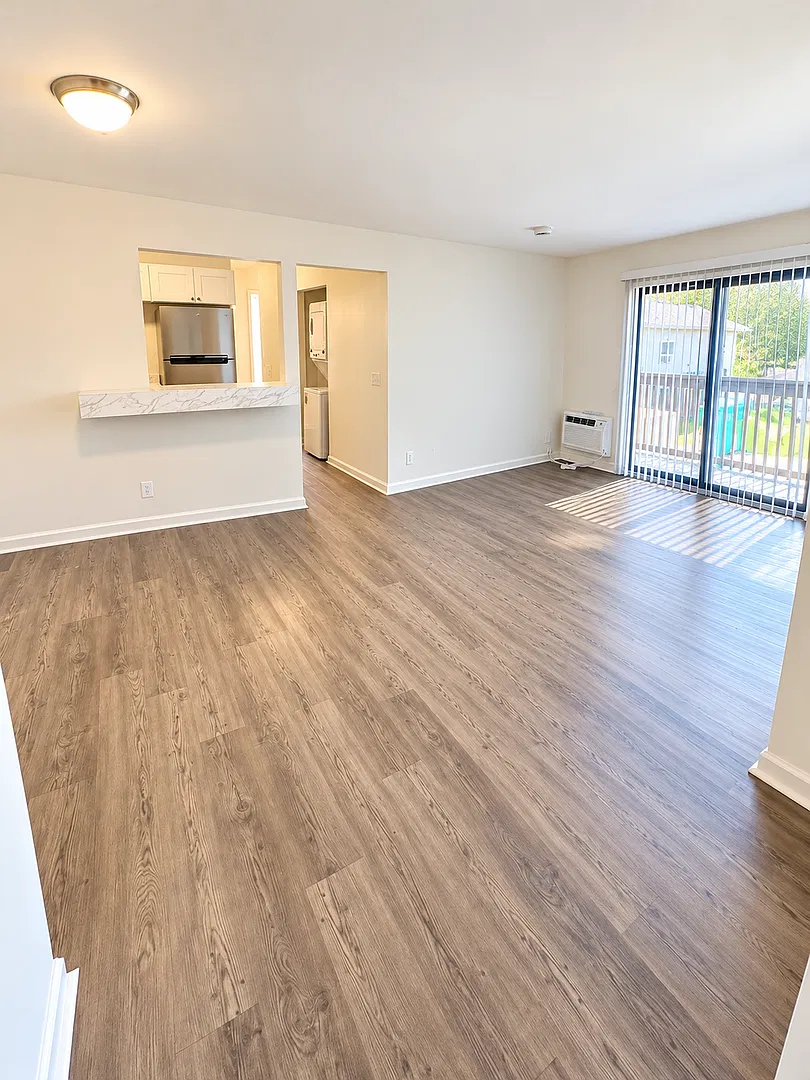 2406HI — Photo 1