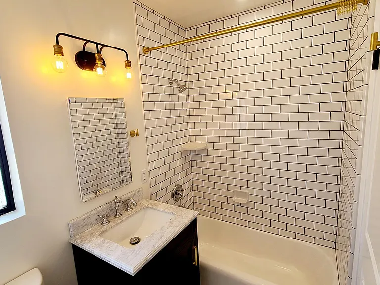 4017 W Magnolia Blvd #D — Photo 5