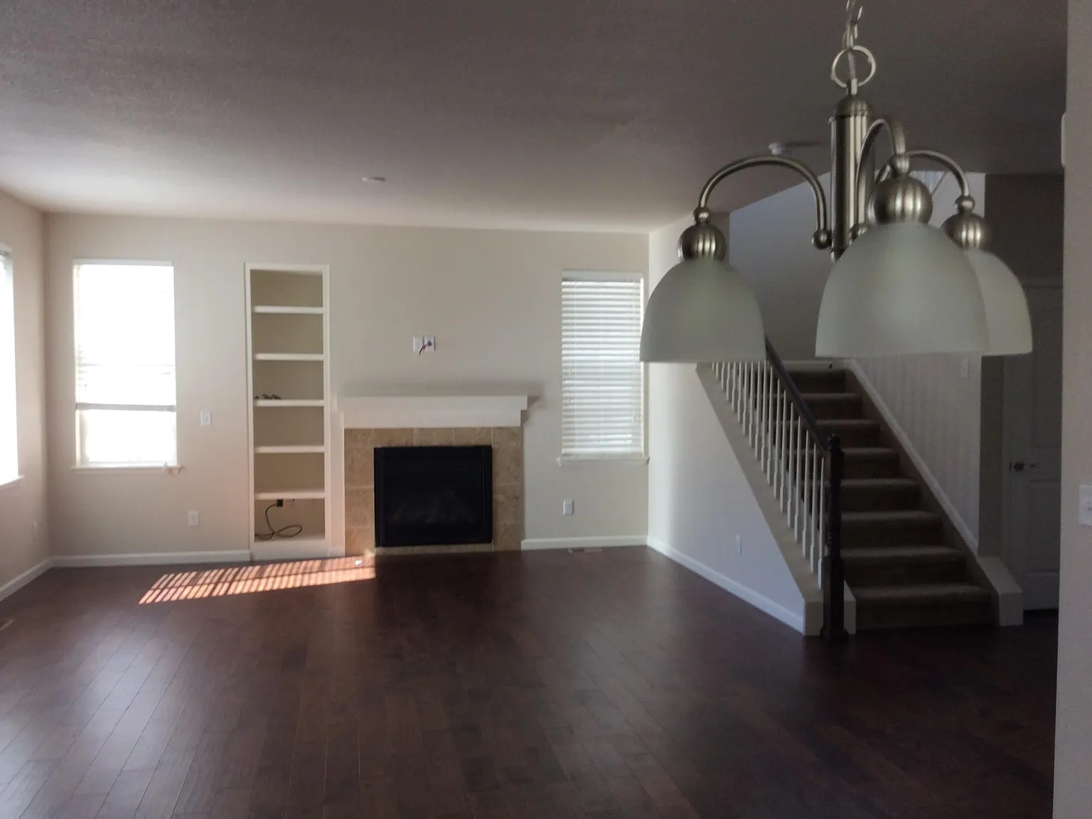 3 bed, 2.5 bath, 2600 sqft, $2,900 — Photo 2