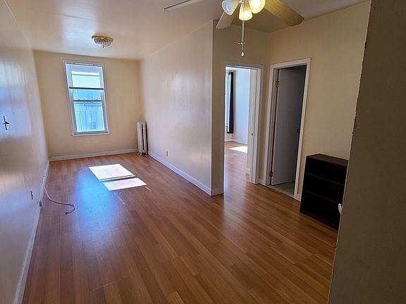 5th image of 2359 26th St #2R
