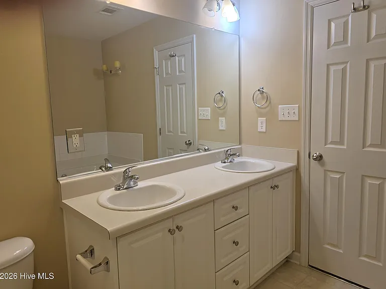 2918 Carey Ct — Photo 10