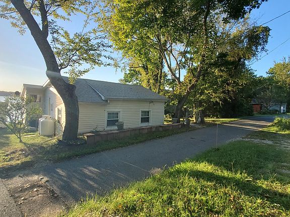 2nd image of 437 W Lewis Shore Rd