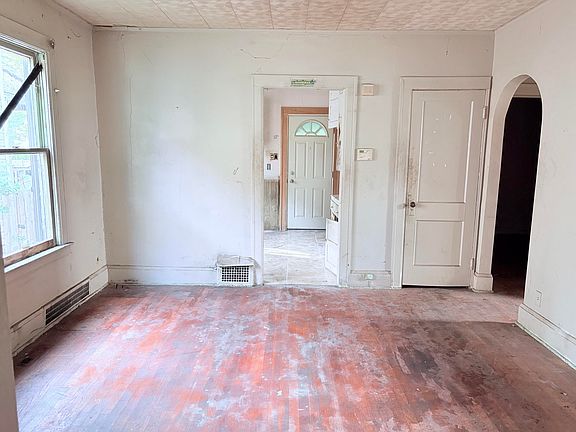 4th image of 6421 Floyd St