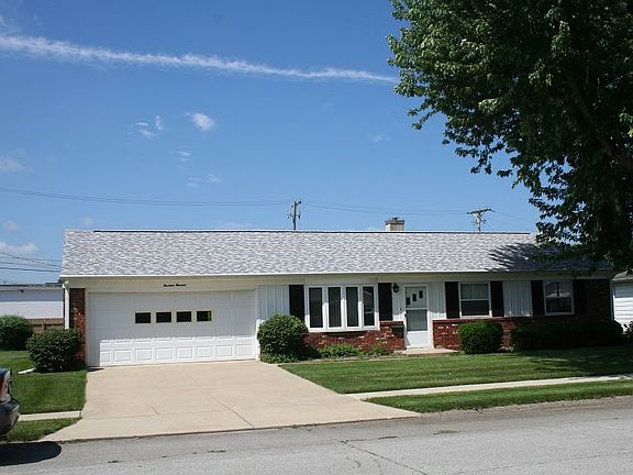 2nd image of 1900 Cheryl Ln