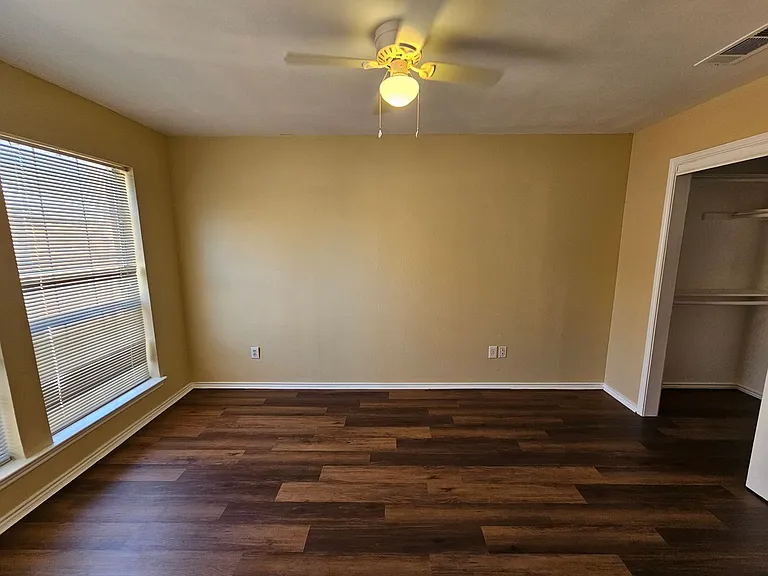 1400 Darr St #B — Photo 17