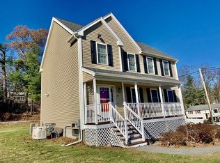 70 Hearthstone Ln, Dracut, MA 01826