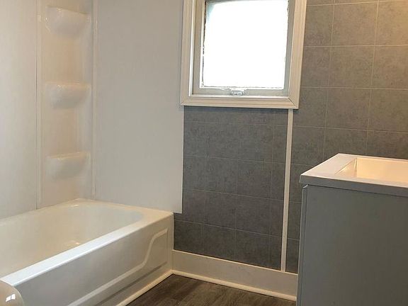 3rd image of 4821 Homerlee Ave House 2