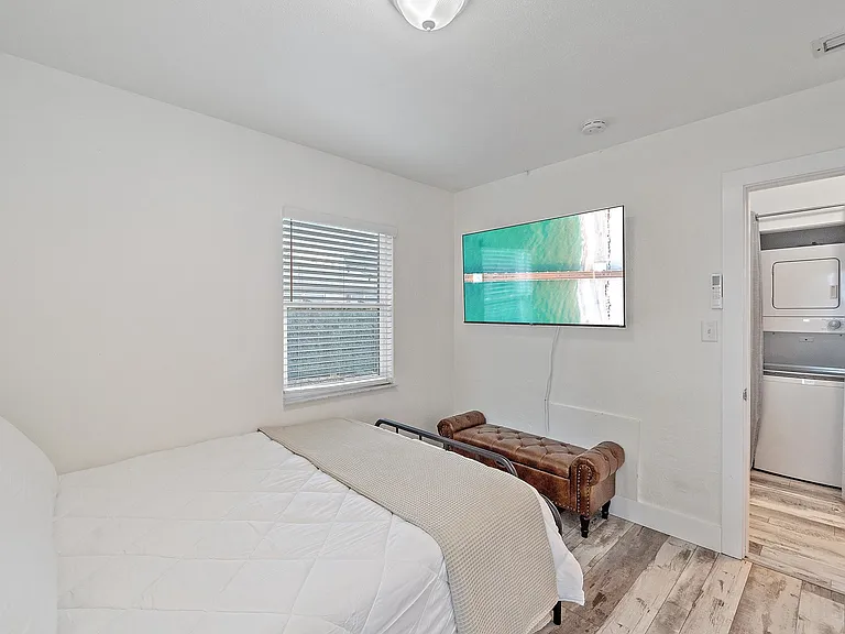 2125 8th St — Photo 25