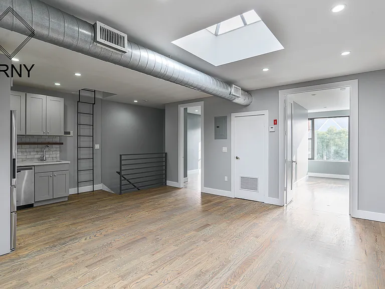 580 E 26th St #3 — Photo 3