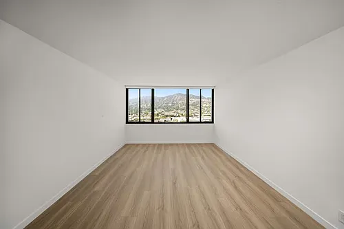 343 Pioneer Dr Photo 1